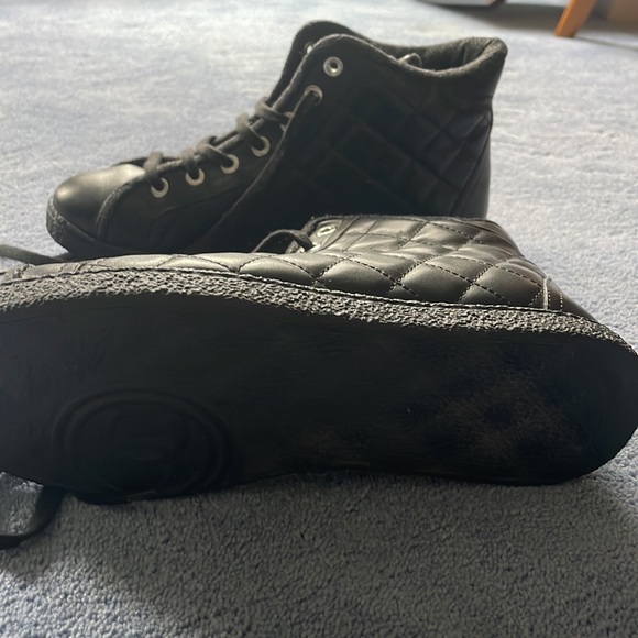 Chanel women shoes , size 6 women’s. Black - Picture 4 of 6